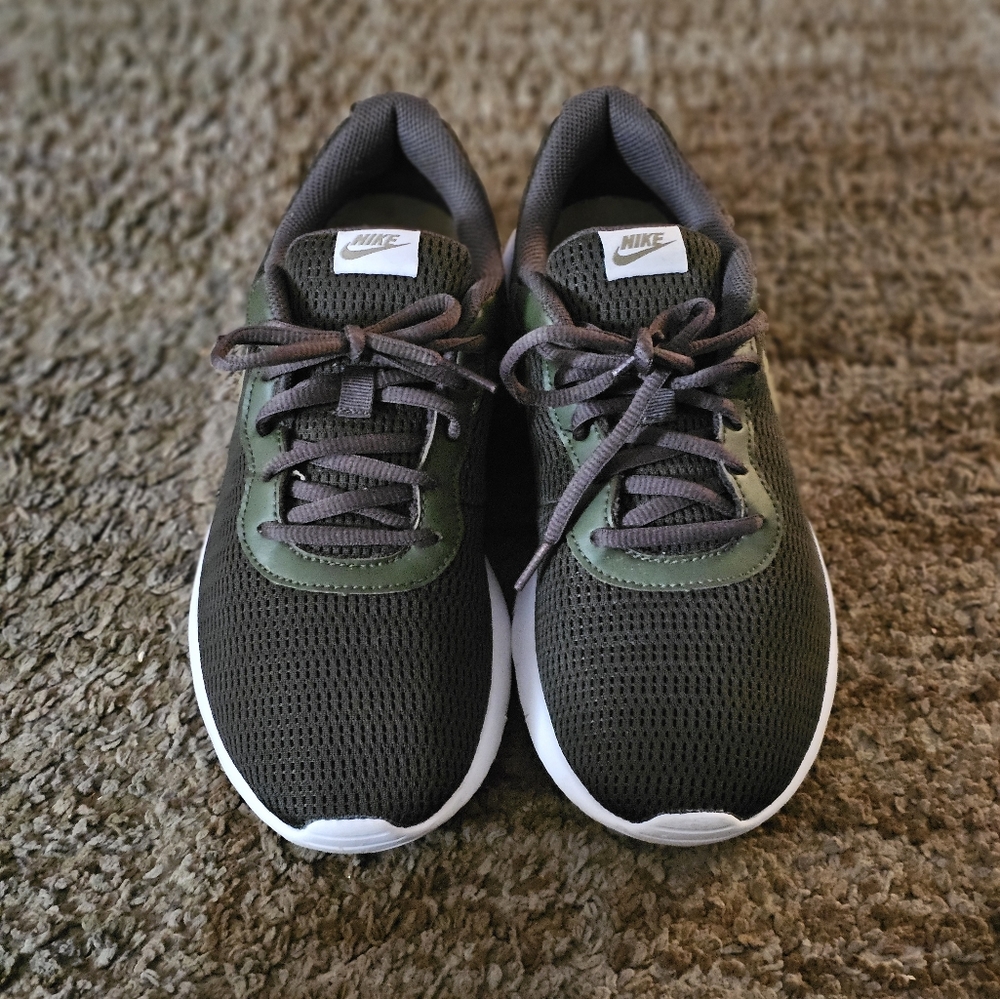 Nike Tanjun
